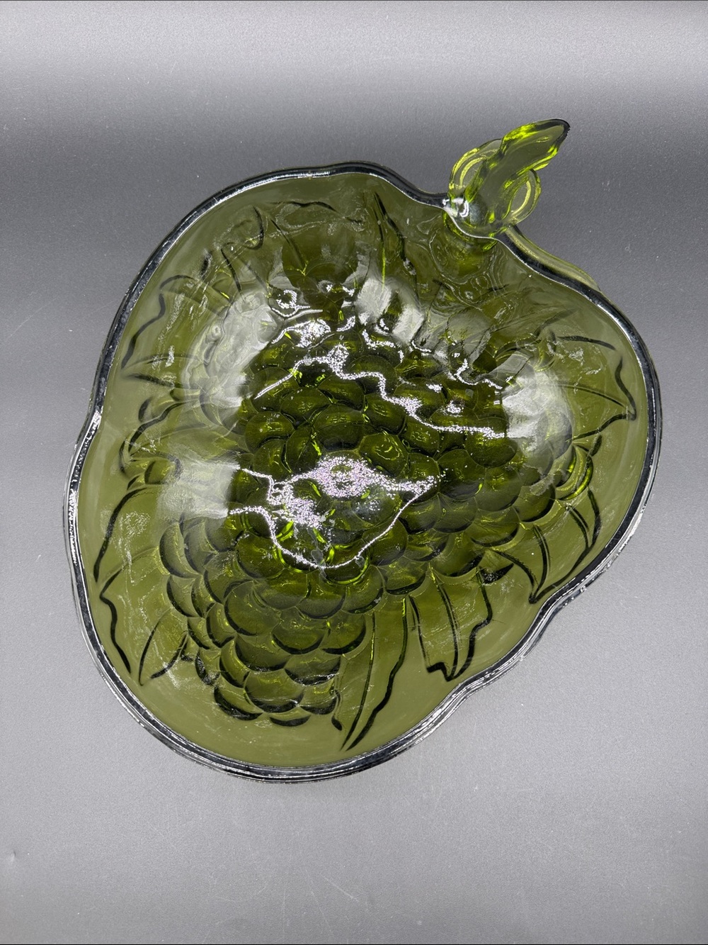 Indiana Glass Grape Shaped Bowl Avocado Green Vintage